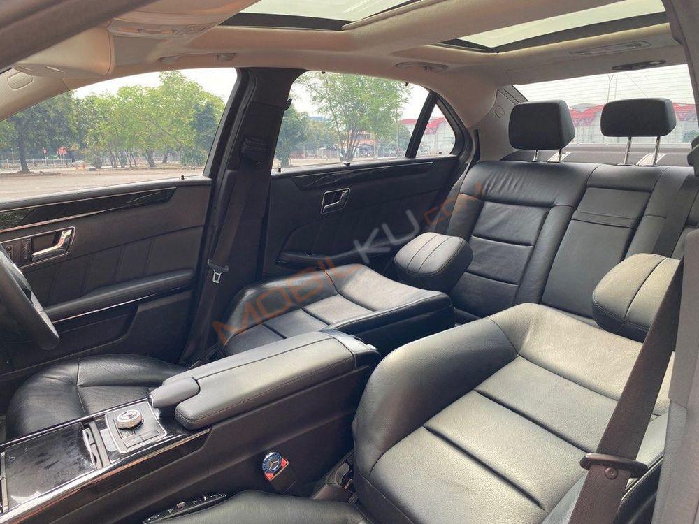 Mobil Mercedes-Benz E-Class 2011