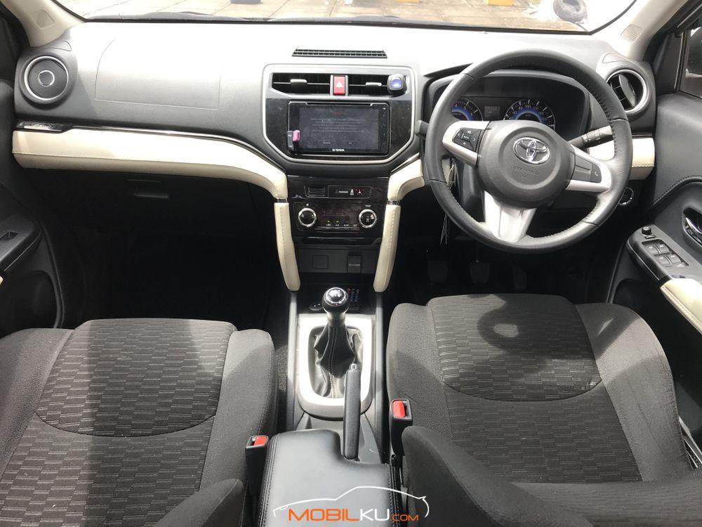 Mobil Toyota Rush 2019