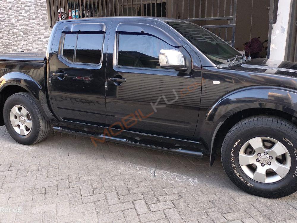 Mobil Nissan Navara 2008