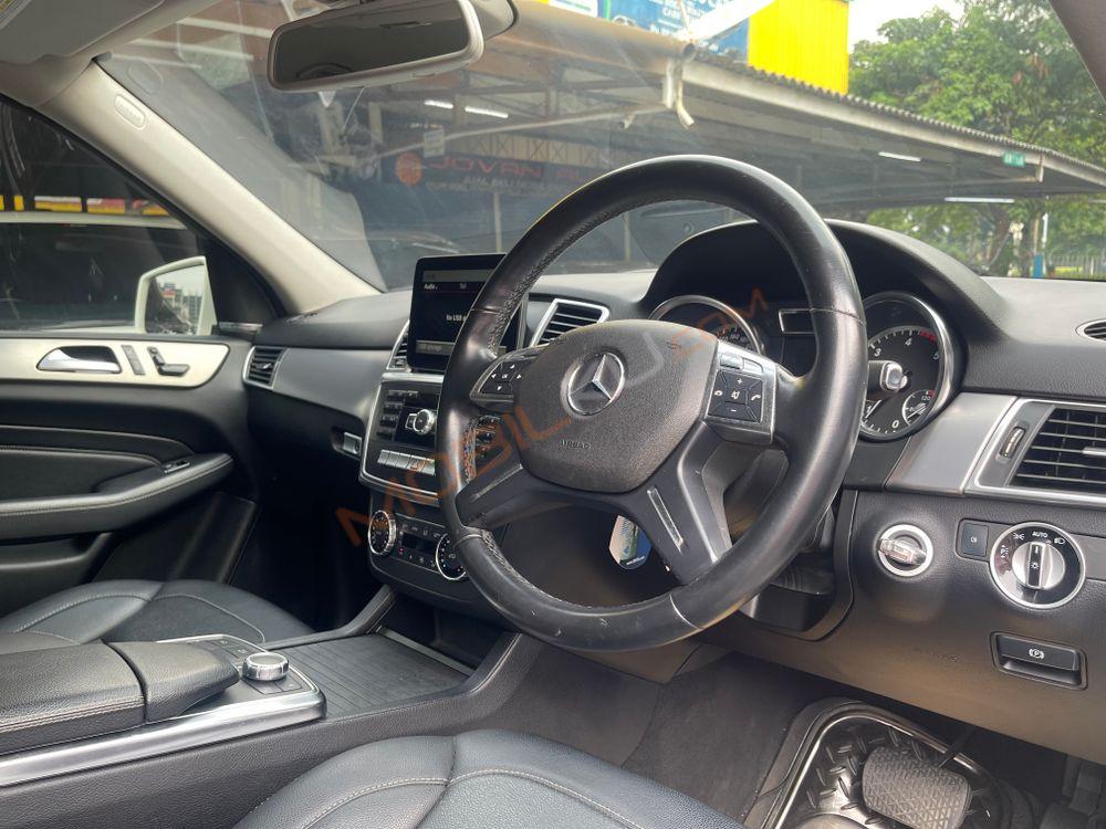 Mobil Mercedes-Benz ML 2013