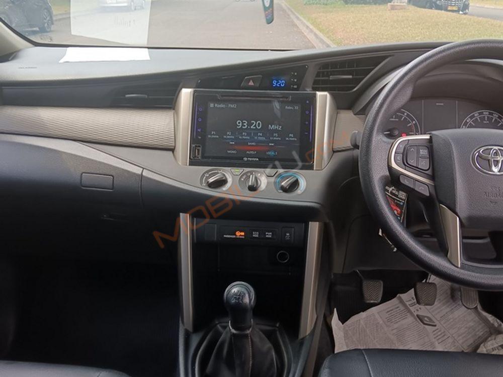 Mobil Toyota Kijang Innova 2021