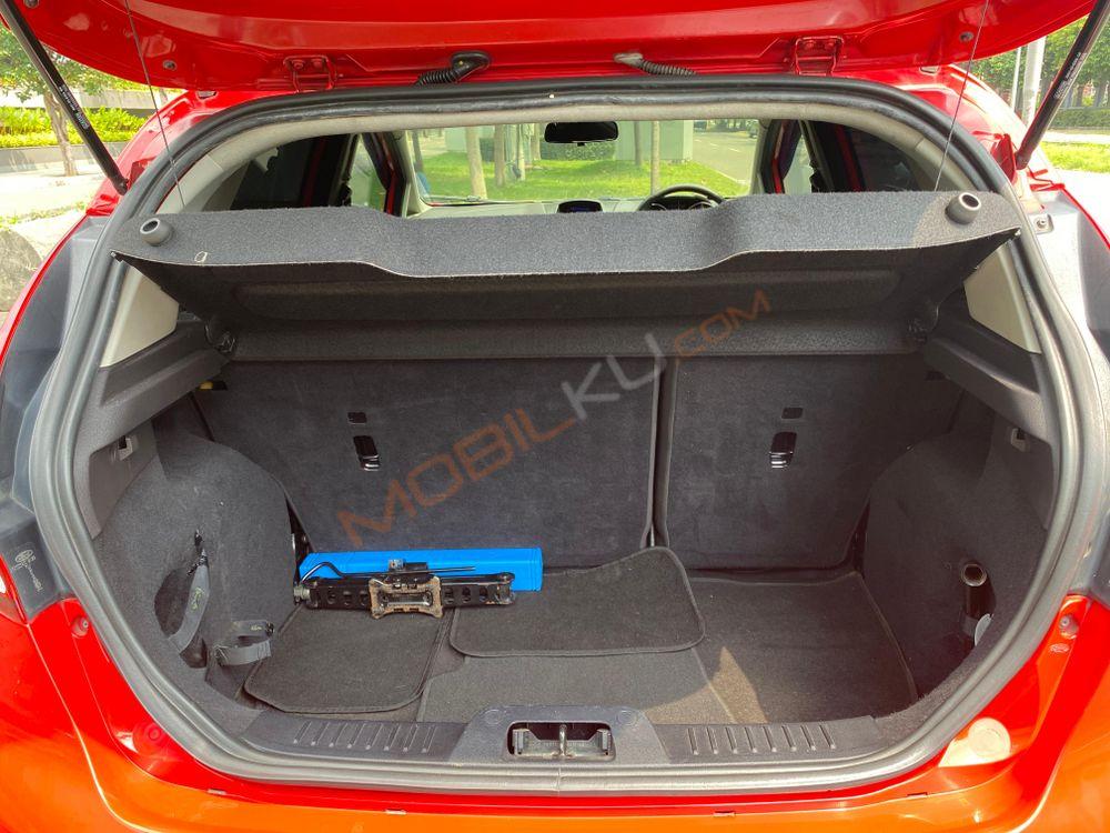 Mobil Ford Fiesta 2013