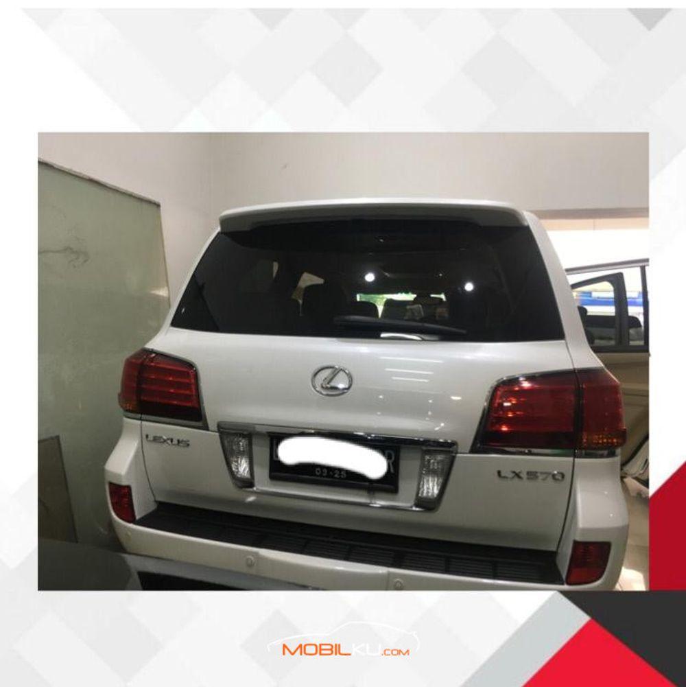 Mobil Lexus LX 2012