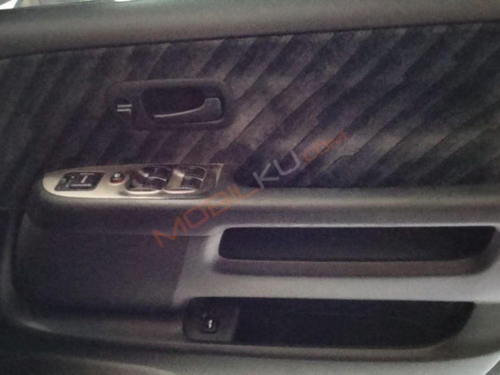 Mobil Honda CR-V 2004