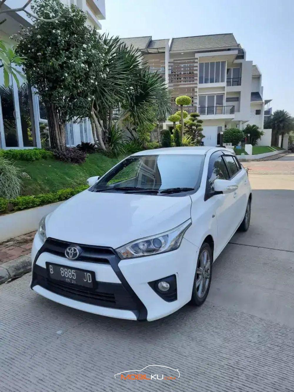 Mobil Toyota Yaris 2016