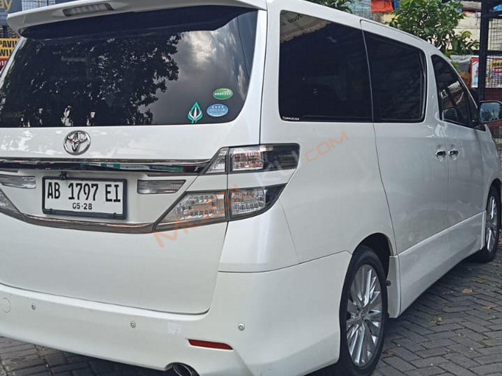 Mobil Toyota Vellfire 2012