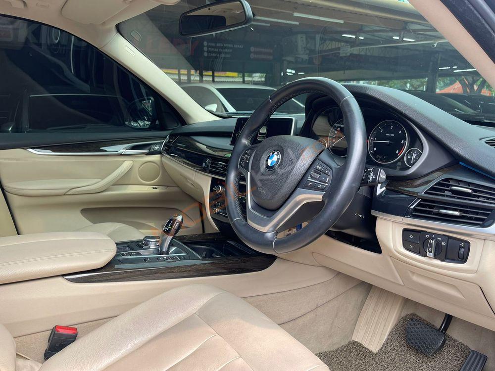 Mobil BMW X5 2015