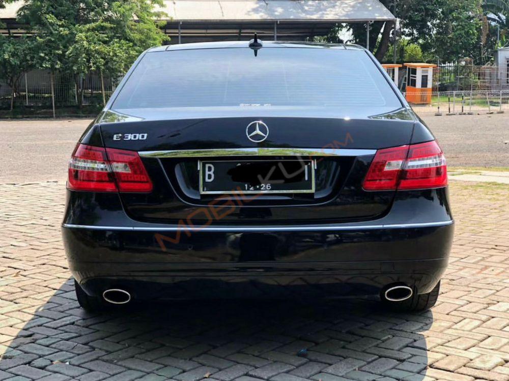 Mobil Mercedes-Benz E-Class 2011