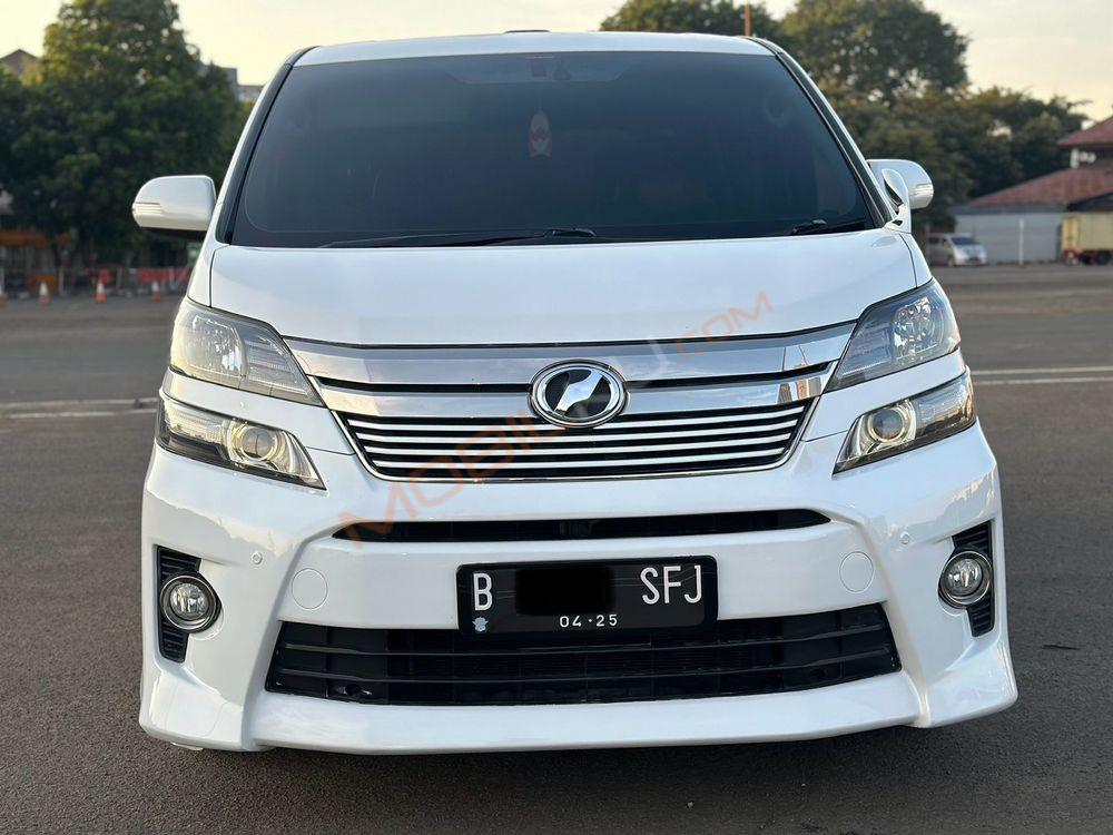 Mobil Toyota Vellfire 2015