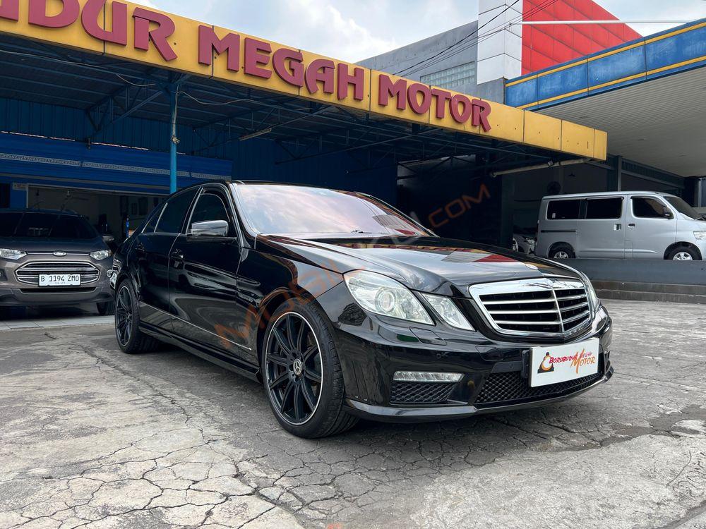 Mobil Mercedes-Benz E-Class 2010