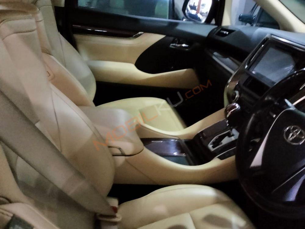 Mobil Toyota Alphard 2017