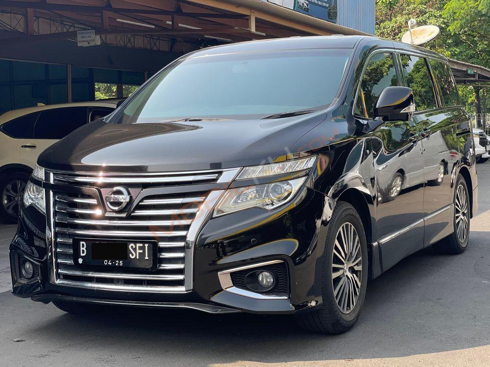 Mobil Nissan Elgrand 2014