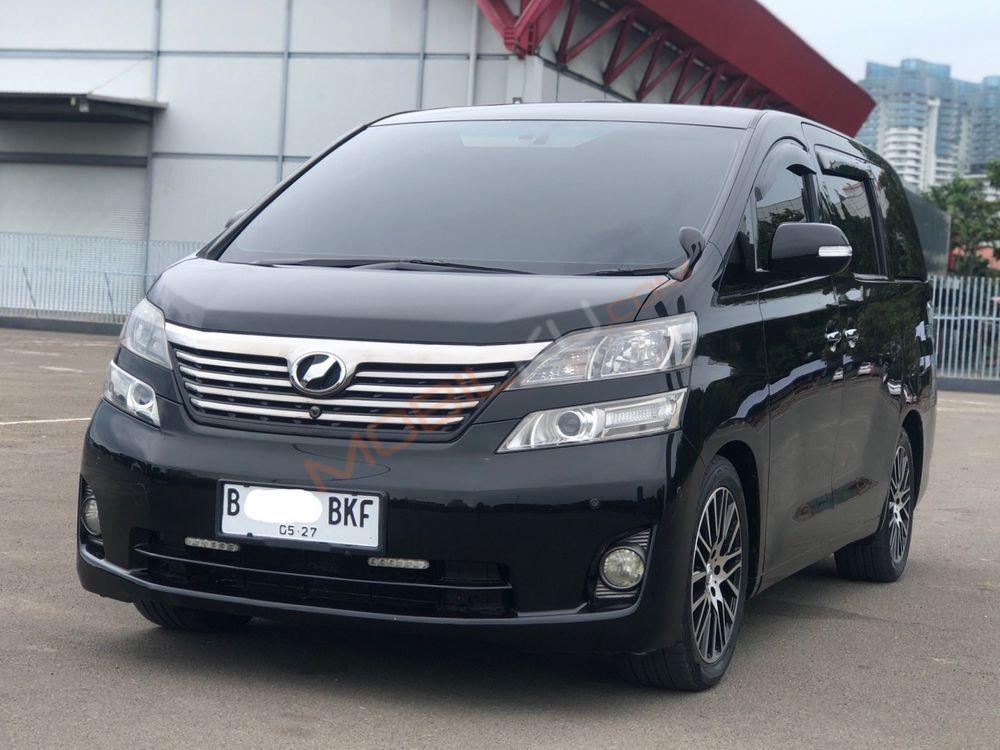 Mobil Toyota Vellfire 2010