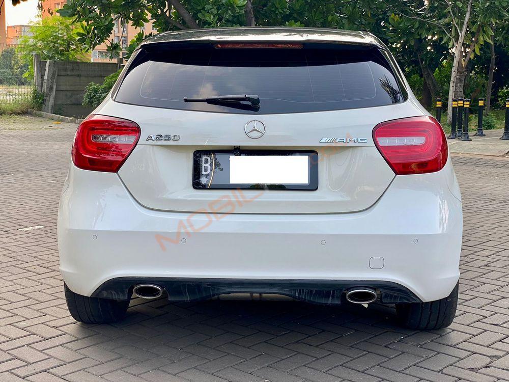 Mobil Mercedes-Benz A-Class 2013