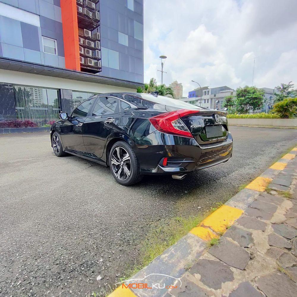Mobil Honda Civic Sedan 2016