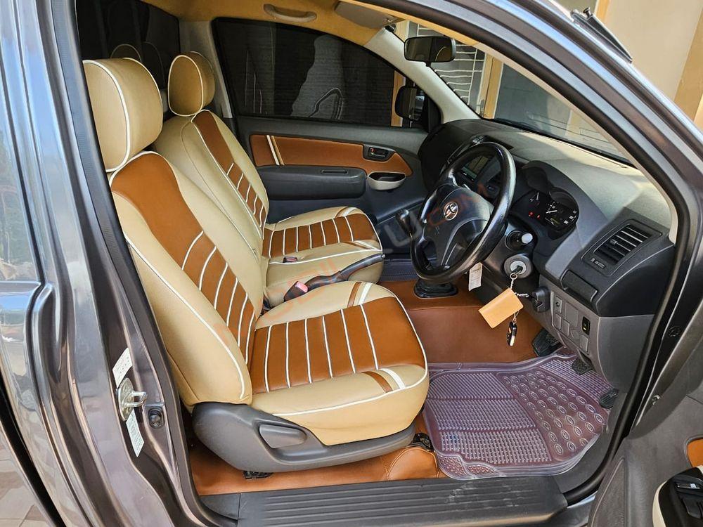 Mobil Toyota Hilux 2013