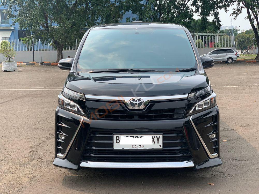 Mobil Toyota Voxy 2018