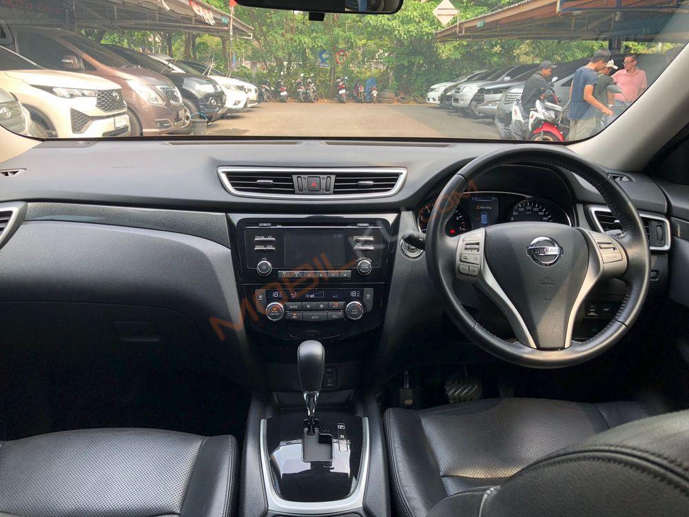 Mobil Nissan X-Trail 2015