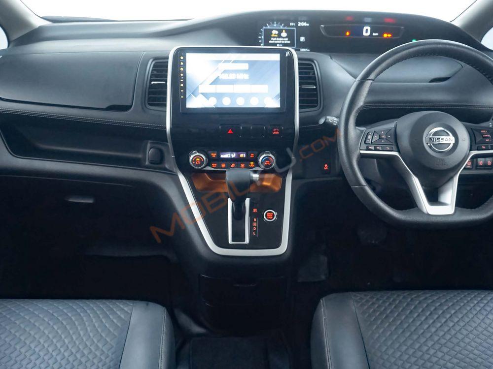 Mobil Nissan Serena 2021