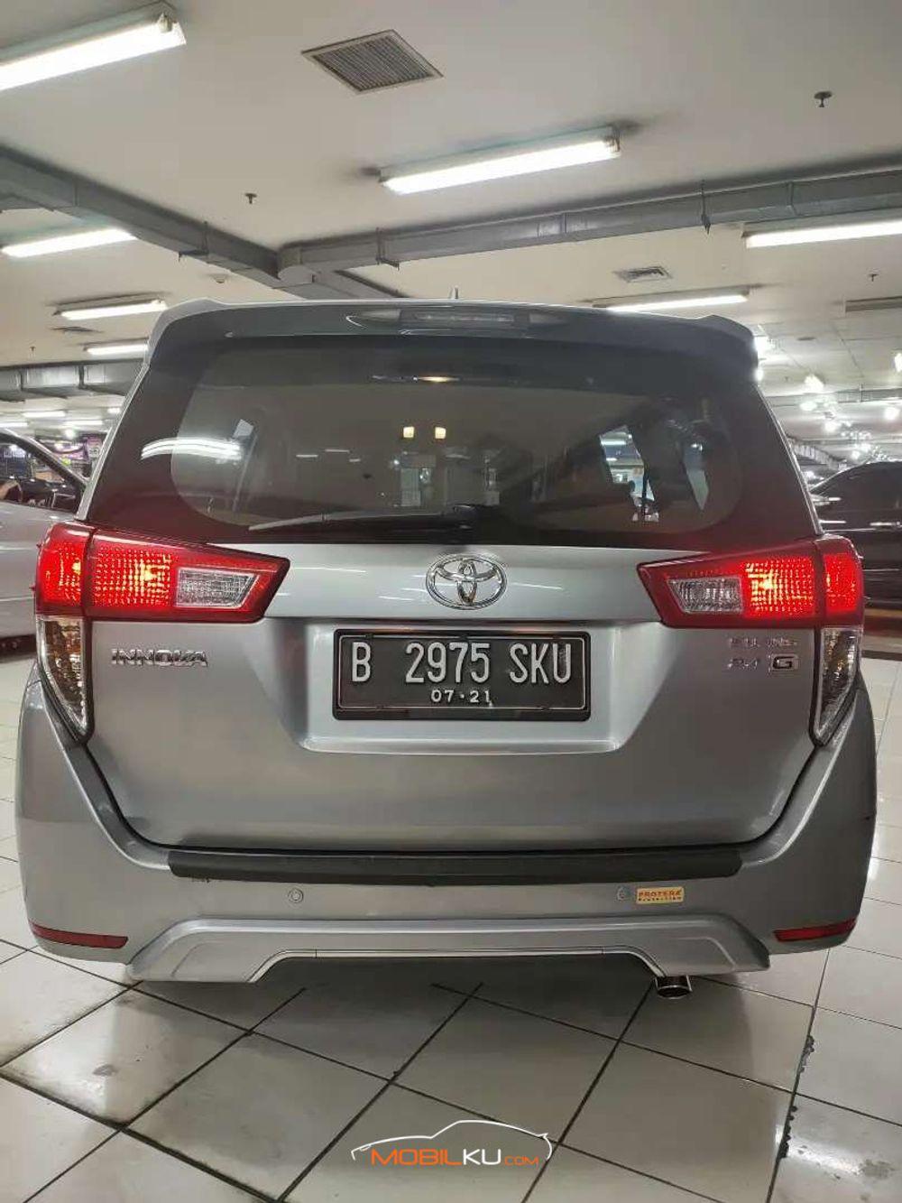 Mobil Toyota Kijang Innova 2016