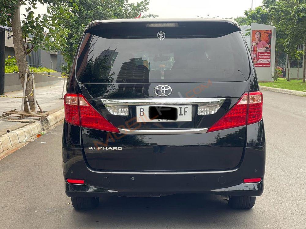 Mobil Toyota Alphard 2010