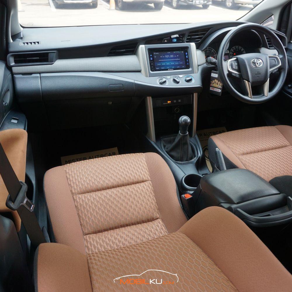 Mobil Toyota Kijang Innova 2019