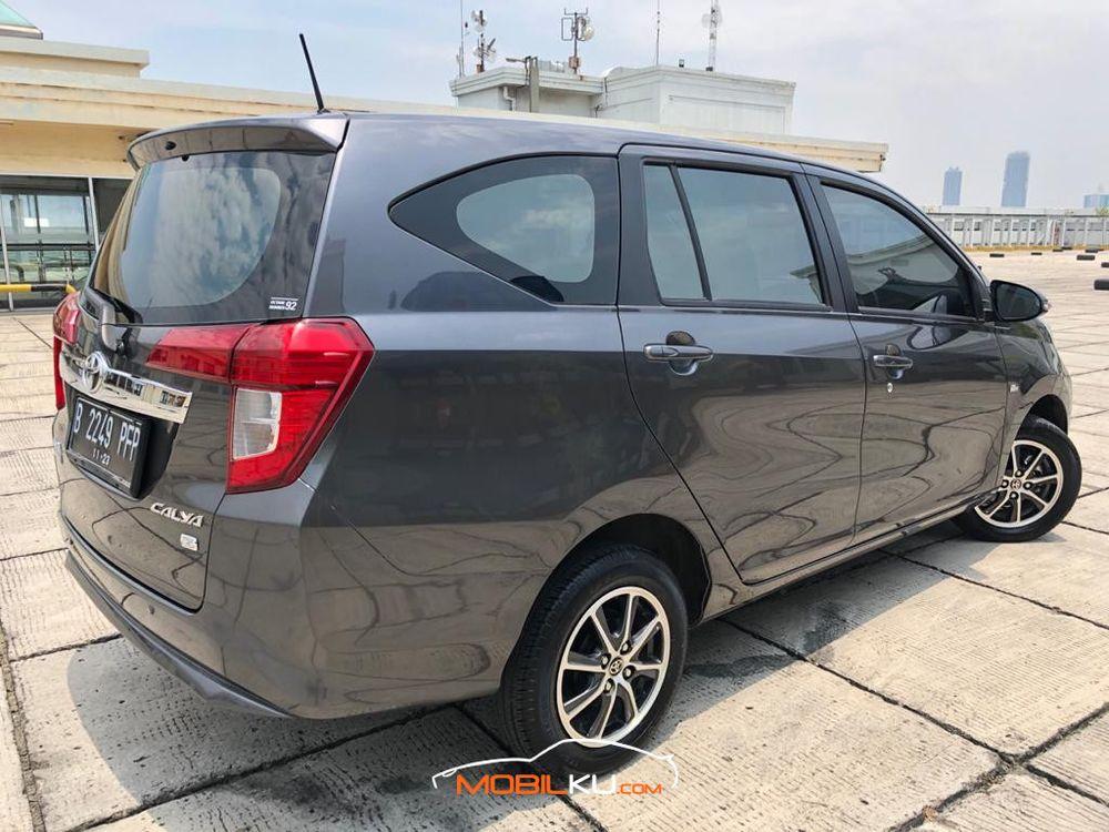 Mobil Toyota Calya 2018
