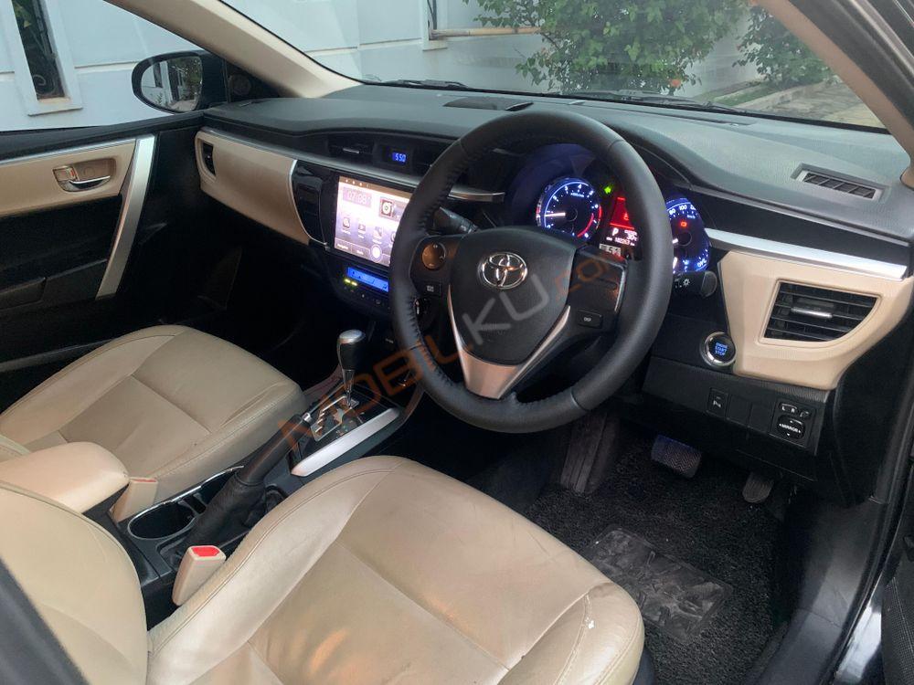 Mobil Toyota Corolla 2015