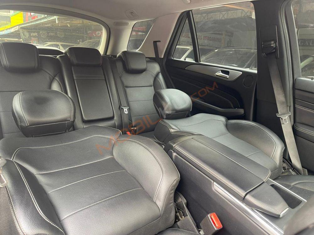 Mobil Mercedes-Benz ML 2013