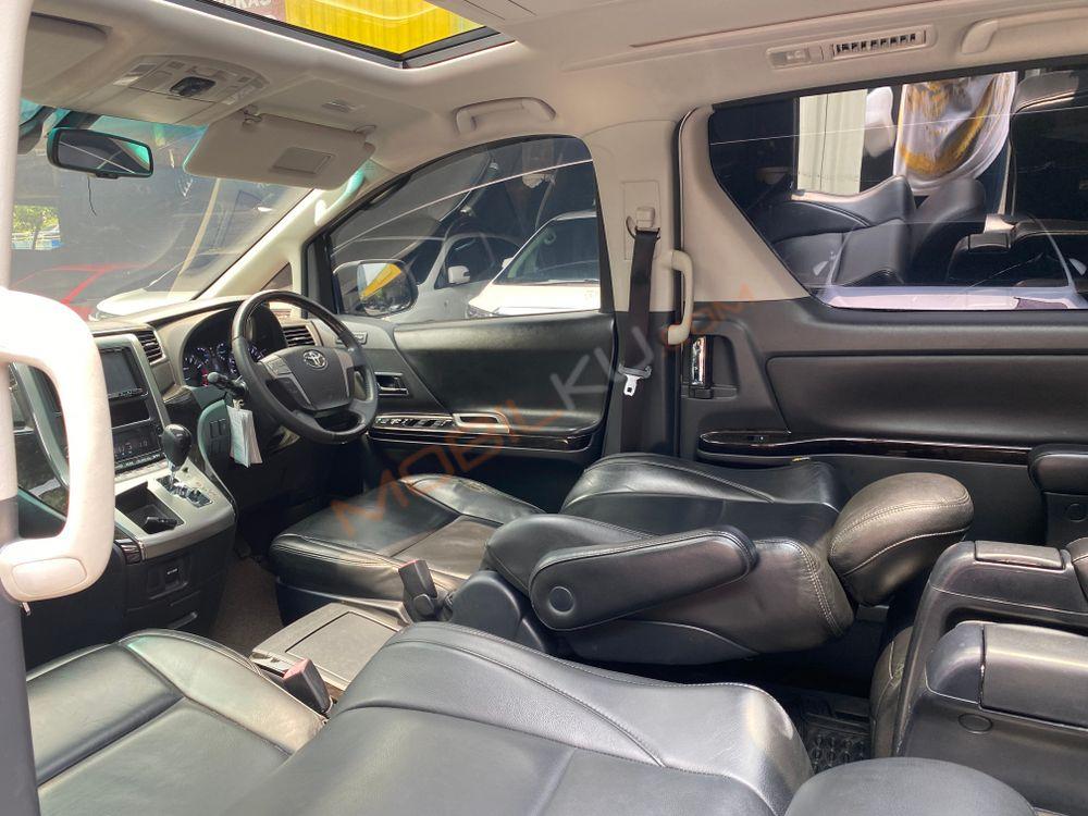 Mobil Toyota Vellfire 2014