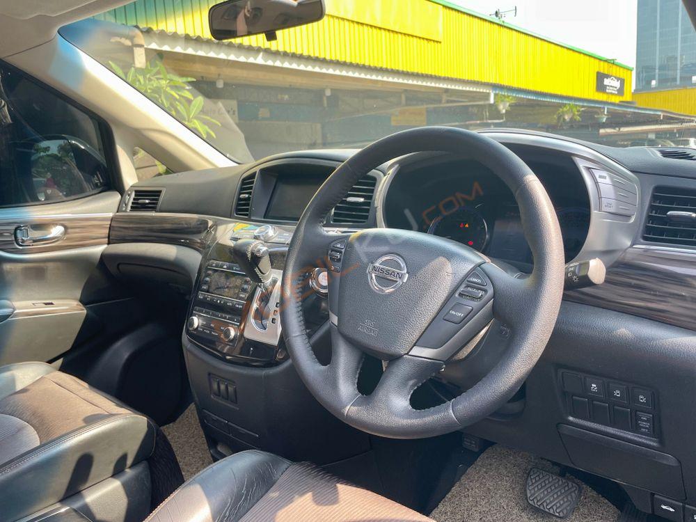 Mobil Nissan Elgrand 2014