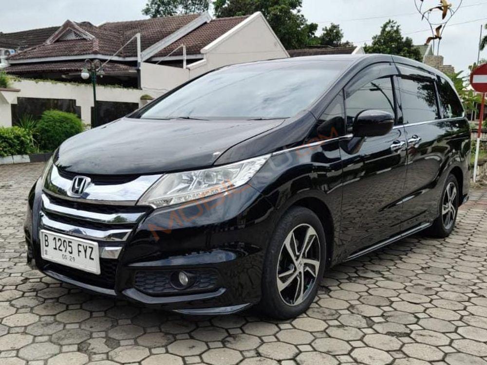 Mobil Honda Odyssey 2015