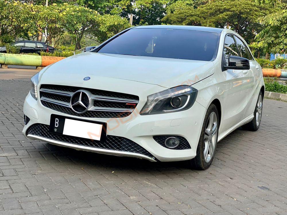 Mobil Mercedes-Benz A-Class 2013
