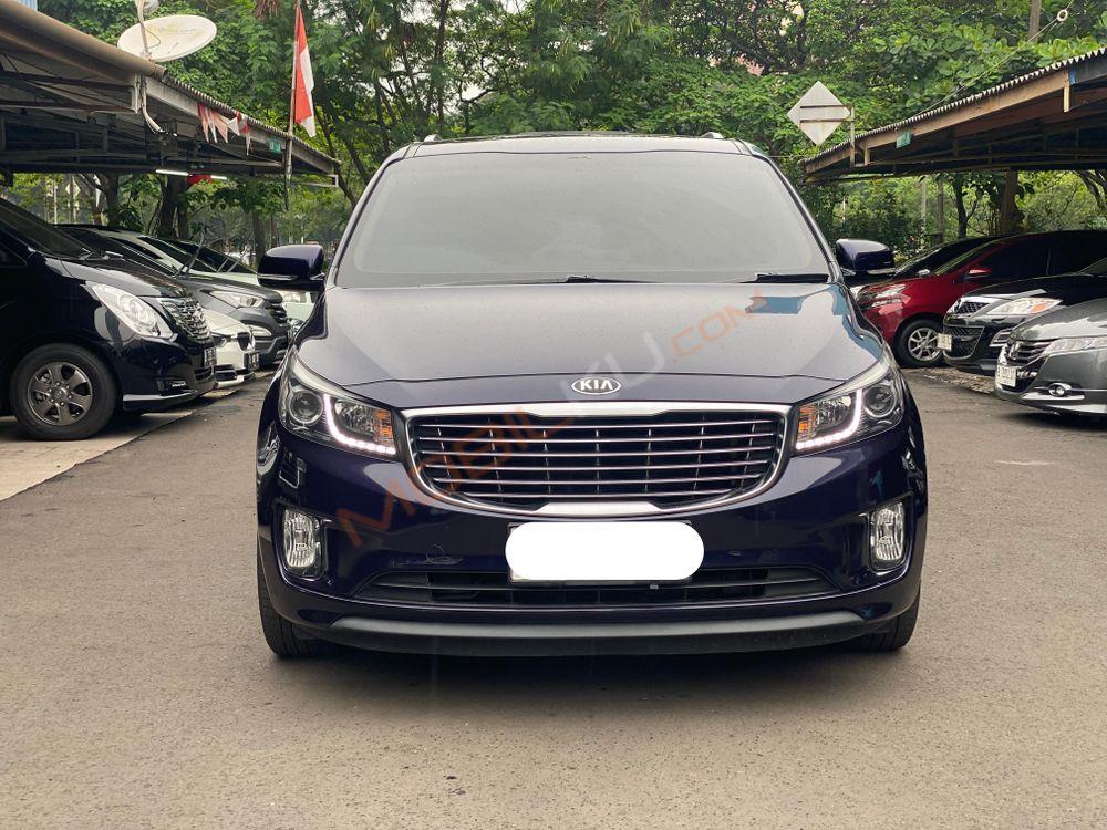 Mobil Kia Sedona 2017