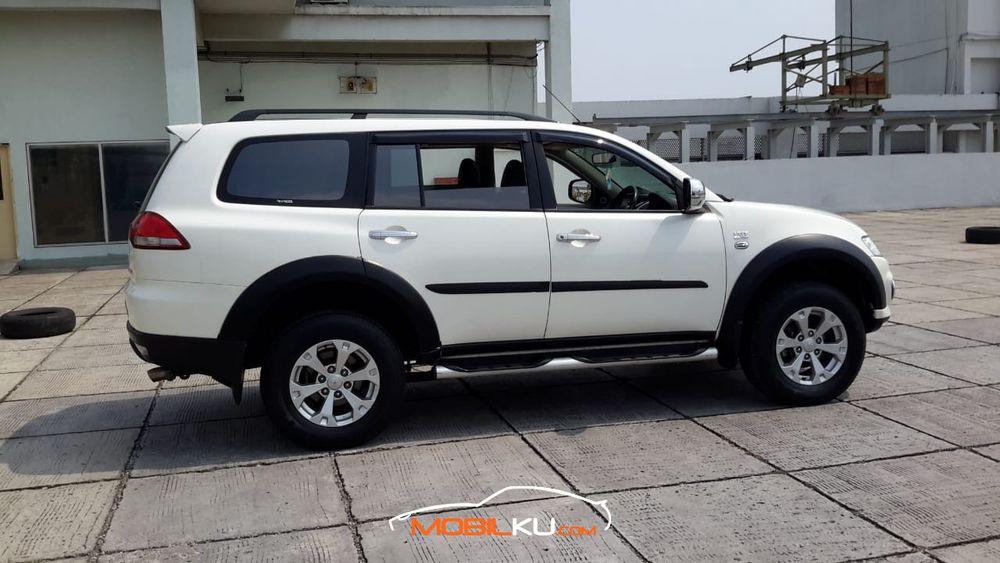 Mobil Mitsubishi Pajero Sport 2015