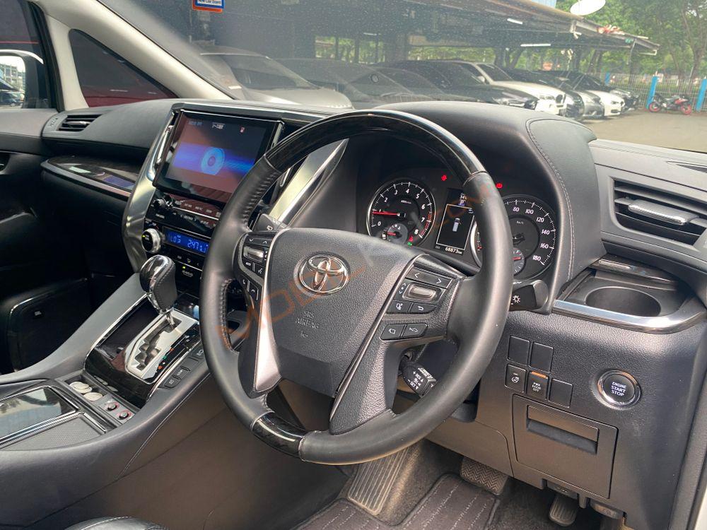 Mobil Toyota Alphard 2016
