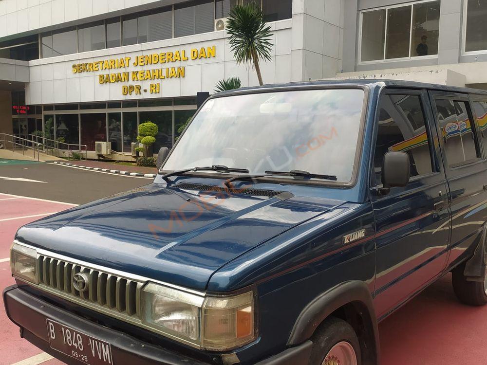 Mobil Toyota Kijang 1995