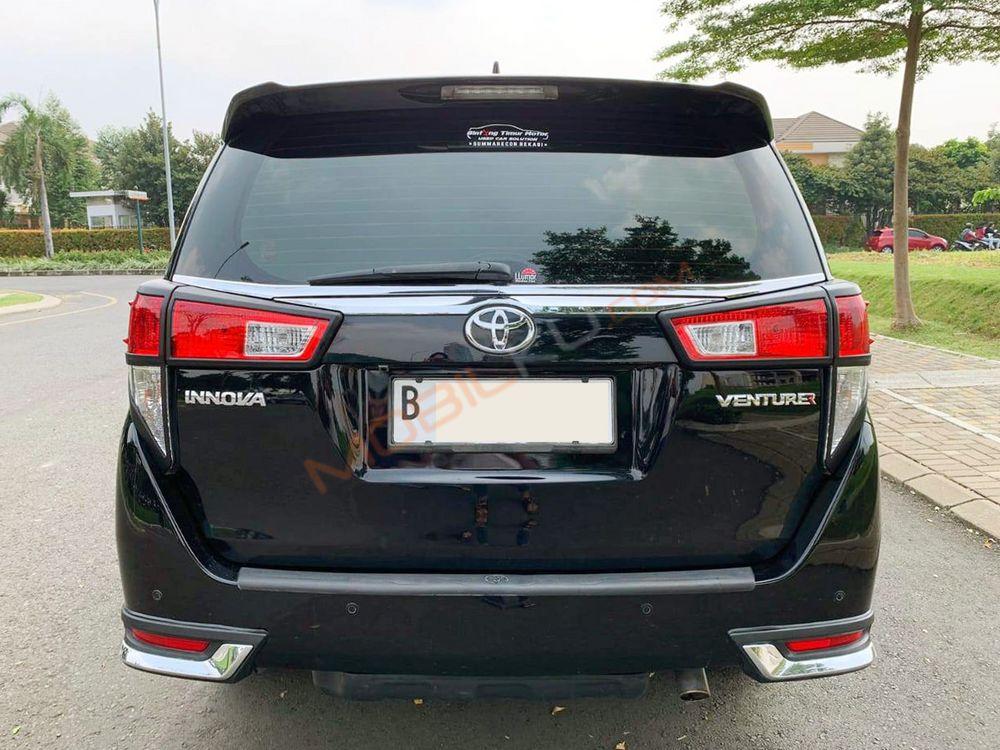 Mobil Toyota Kijang Innova 2018