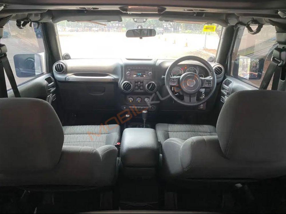 Mobil Jeep Wrangler 2011