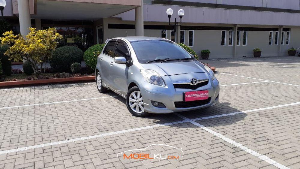 Mobil Toyota Yaris 2010