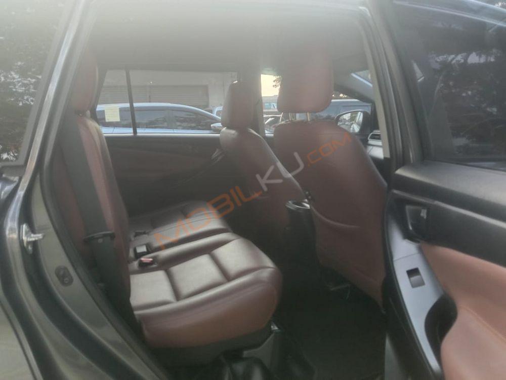 Mobil Toyota Kijang Innova 2020