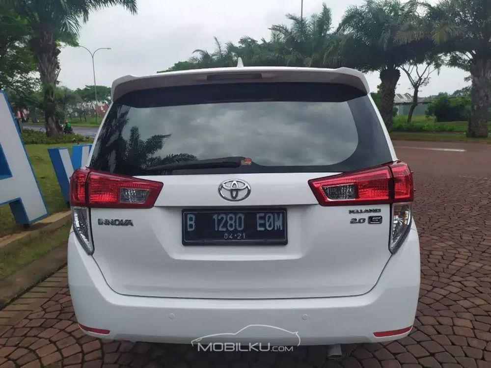 Mobil Toyota Kijang Innova 2016