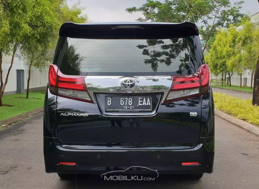 Mobil Toyota Alphard 2016