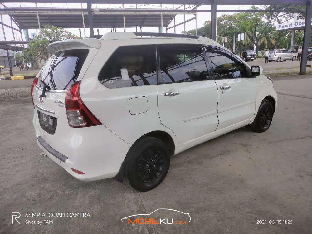 Mobil Daihatsu Xenia 2013