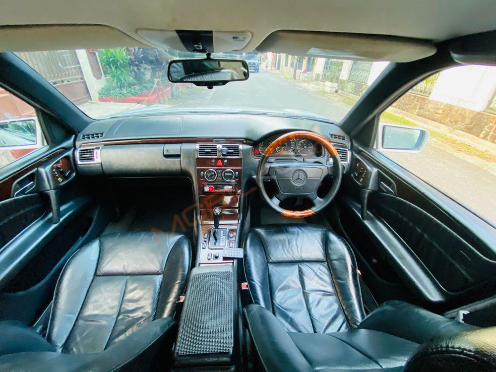Mobil Mercedes-Benz E-Class 1996