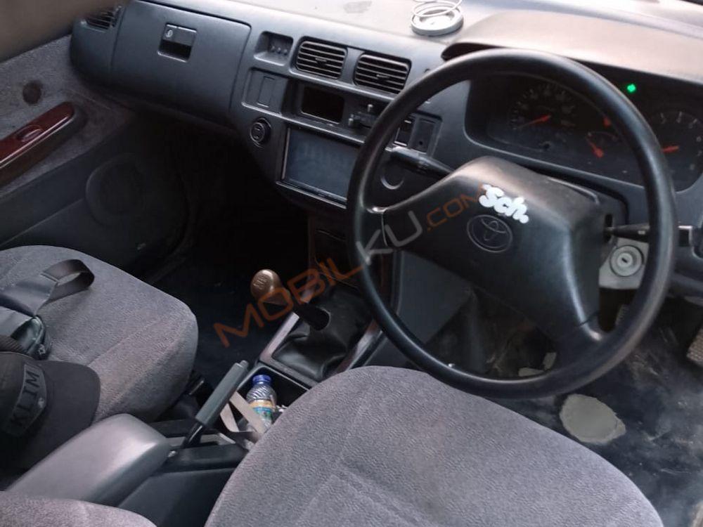 Mobil Toyota Kijang 1997