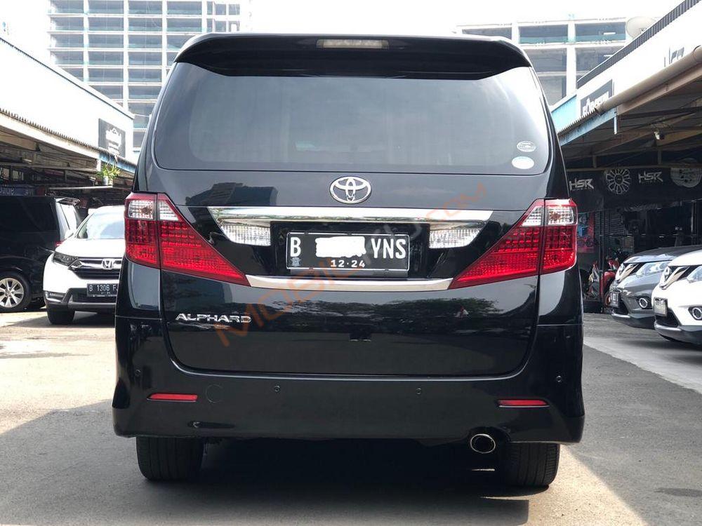 Mobil Toyota Alphard 2009