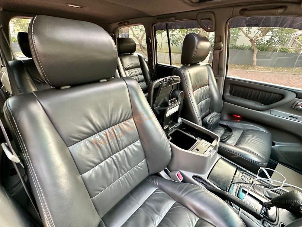 Mobil Toyota Land Cruiser 2002