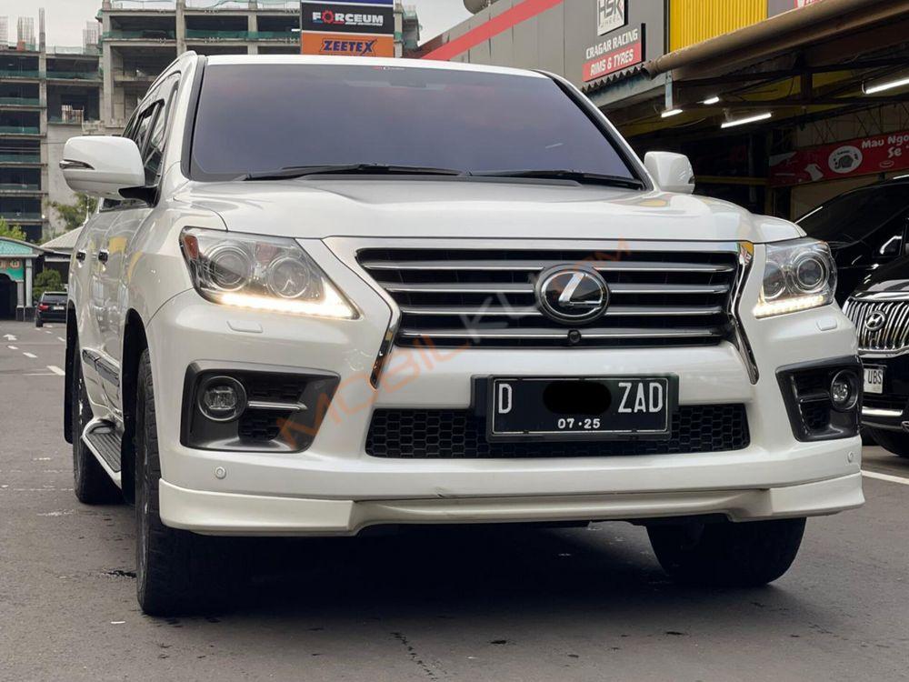 Mobil Lexus LX 2014