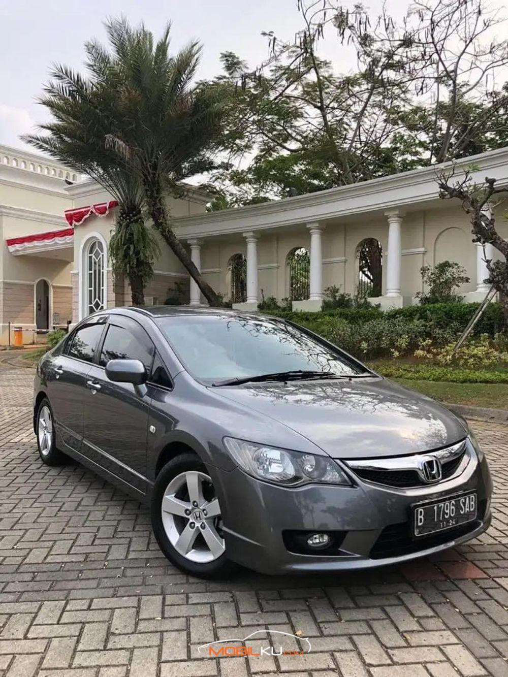 Mobil Honda Civic Sedan 2009
